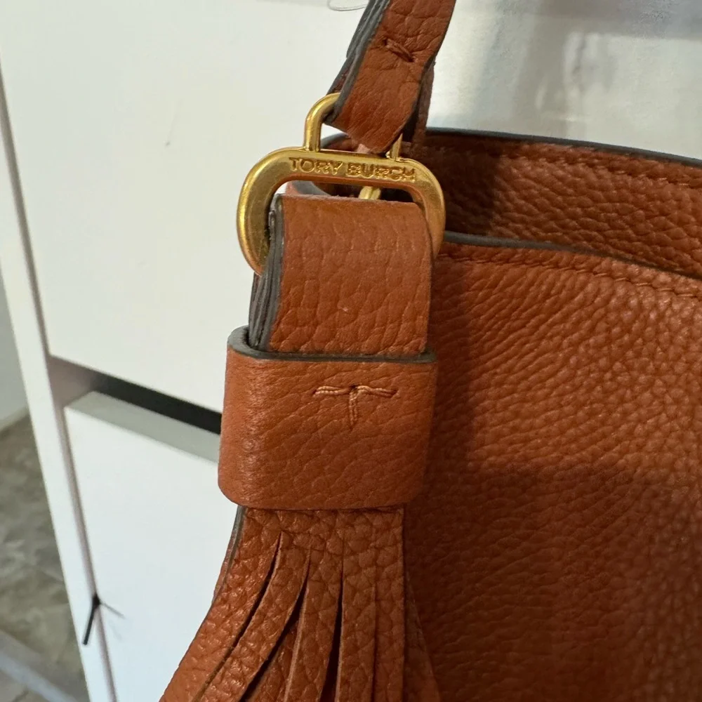 Tory Burch Tan Leather Shoulder Bag - Picture 2 of 6